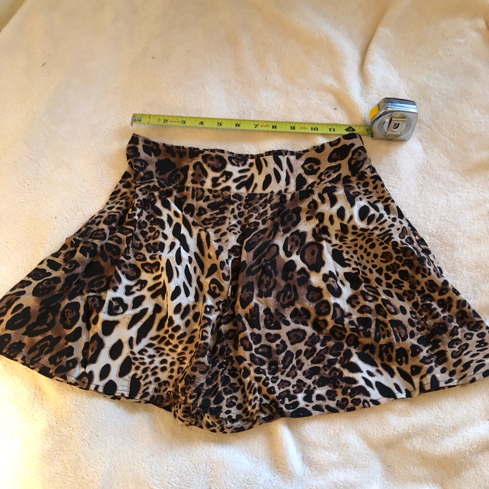 High waisted Leopard print Flowey shorts.